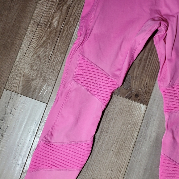 Fabletics Motion365 High-Waisted Moto 7/8 Pink Leggings Women's Size Medium EUC - Picture 13 of 16